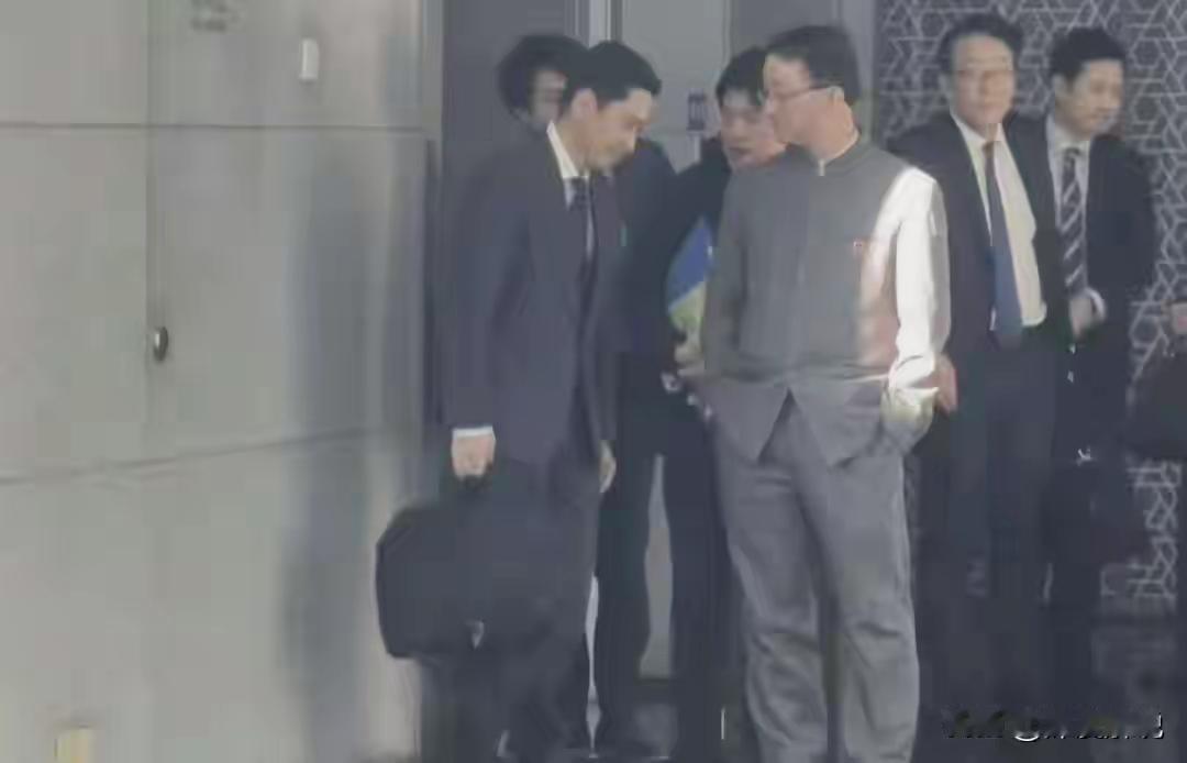 中方官员回应中日磋商：不满意！

这事儿一出来，网上就炸开锅了。中日磋商谈了半天