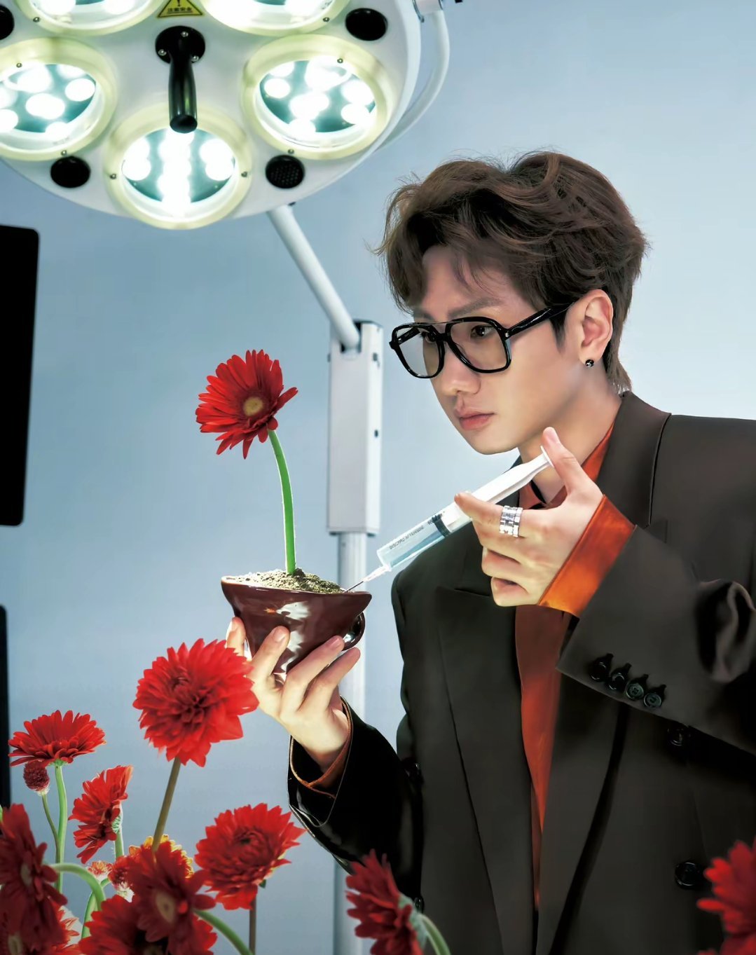 微博之夜第一个“翻车”现场出现了！陈哲远、汪苏泷、魏大勋三人居然“撞衫”！见过两