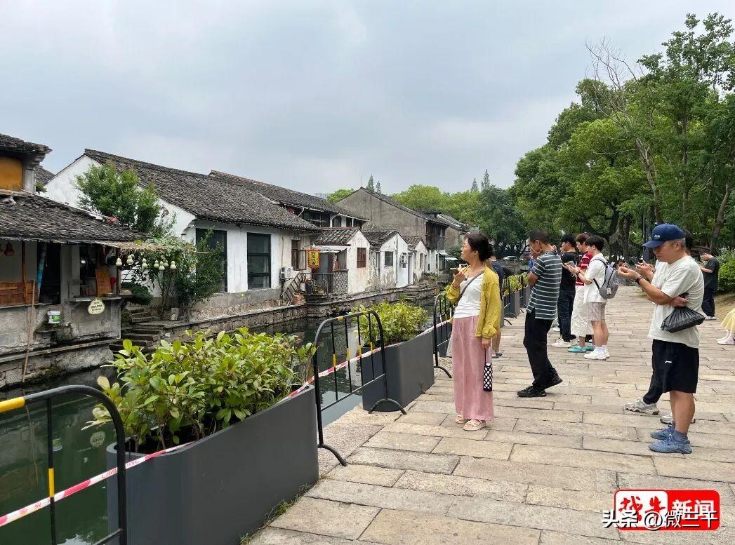 7个葫芦娃摘了又挂，不是陈老爷子舍不得流量，而是地方文旅舍不得。

有本账算得清