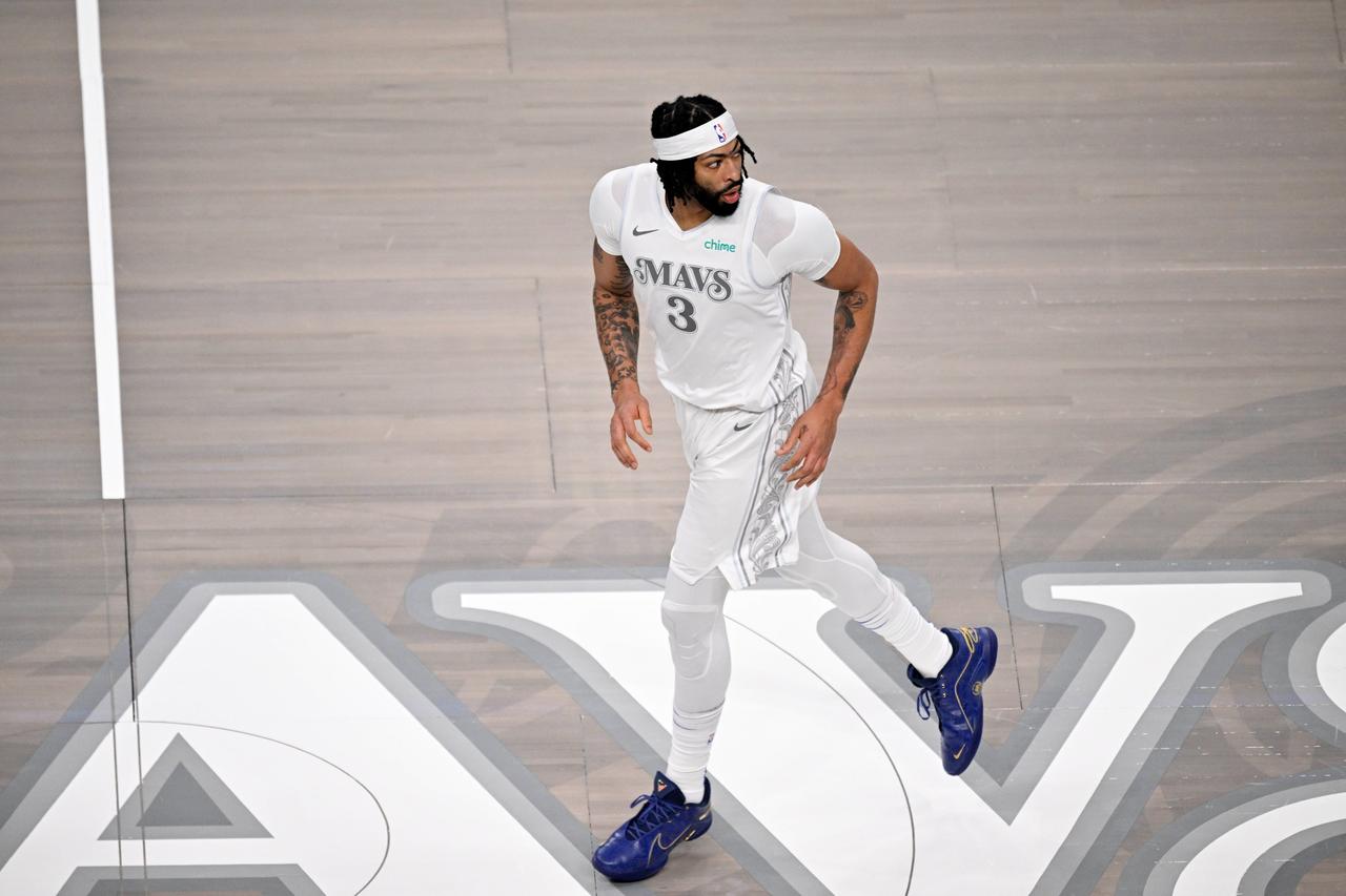 虚惊一场！浓眉的小腿只是轻微拉伤！

独行侠被浓眉小腿的伤病吓得不轻，大家都担忧