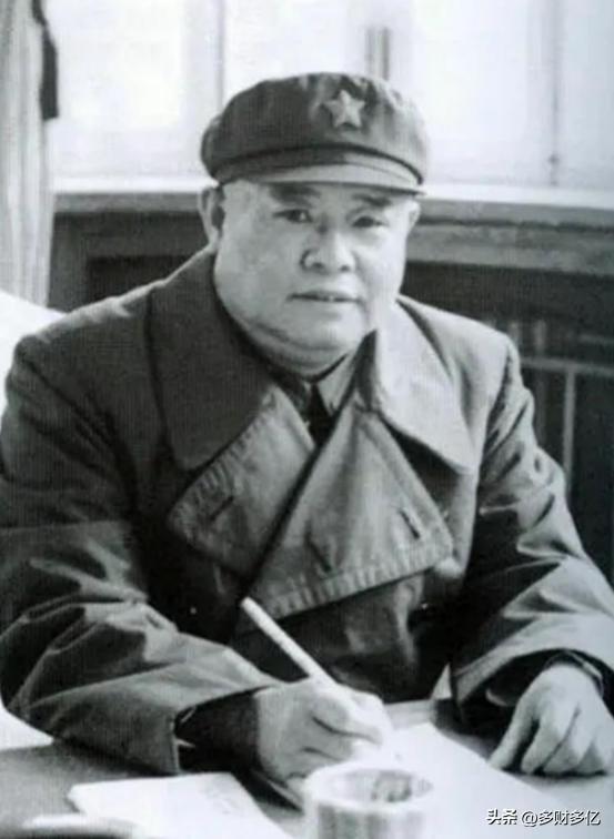老山战役前，昆明军区政委谢振华来到第14军，对军长刘子波说，指挥部今晚必须搬迁到