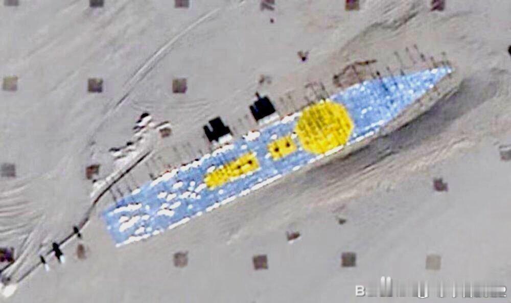沙漠中的阿利伯克，搭建的越来越精细了，上层建筑直接是1：1复刻，卫星、无人机和导
