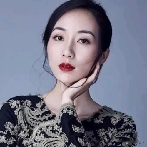 中秋赏明月。