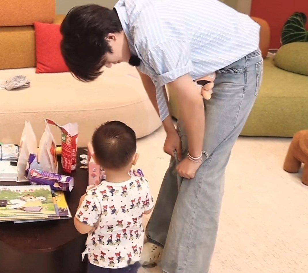 妈妈带宝宝带累了吗… 