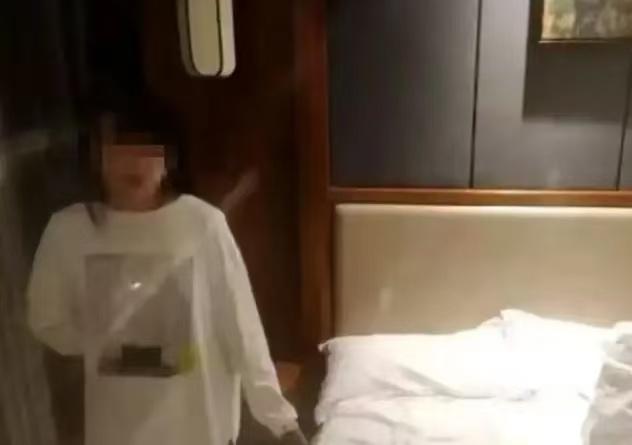20块低价引诱藏大坑，老人失足丢光养老积蓄，教训值得所有人警醒

湖南，一老头路