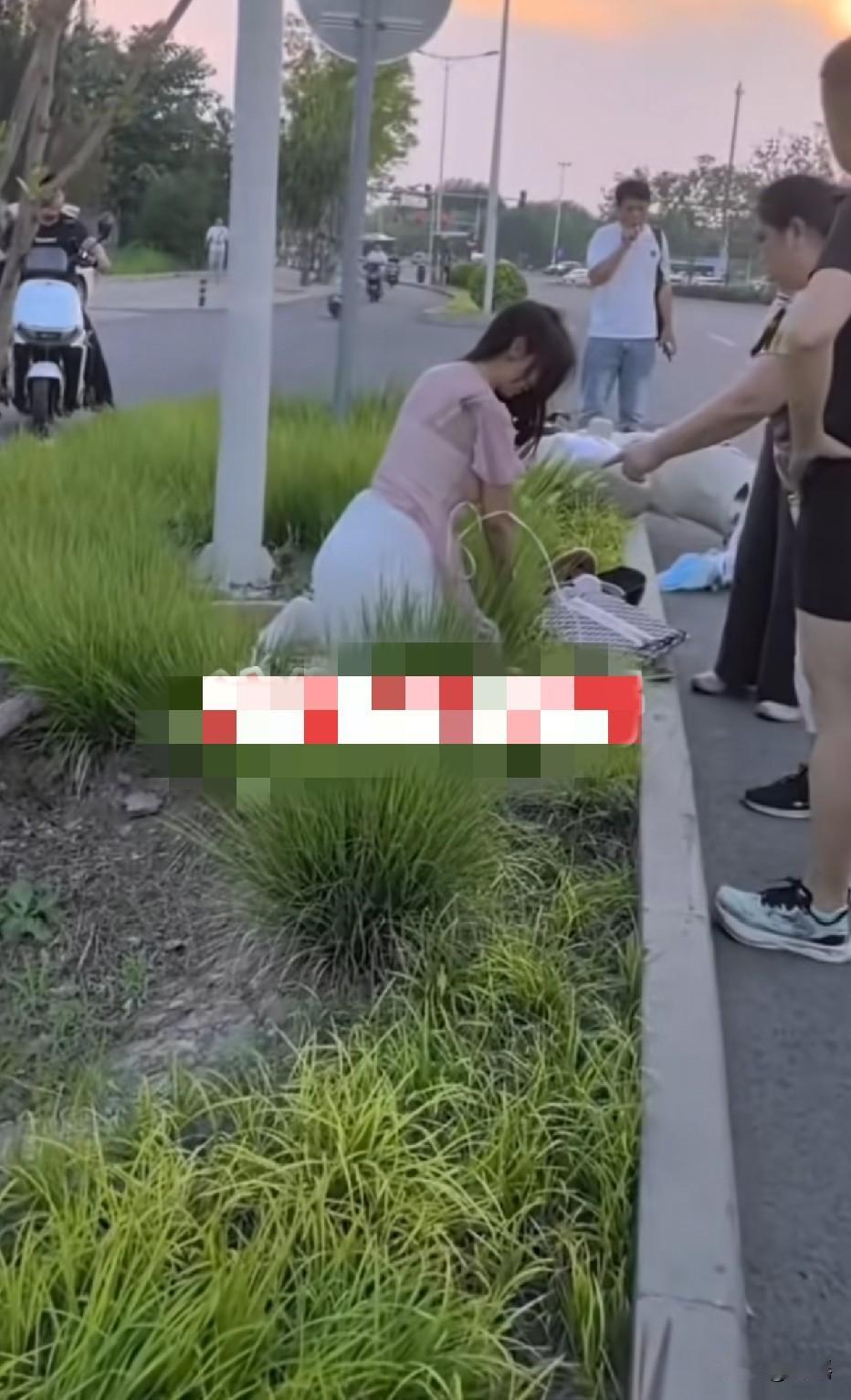 我去扶她会不会讹我，万一嫁给我怎么办？