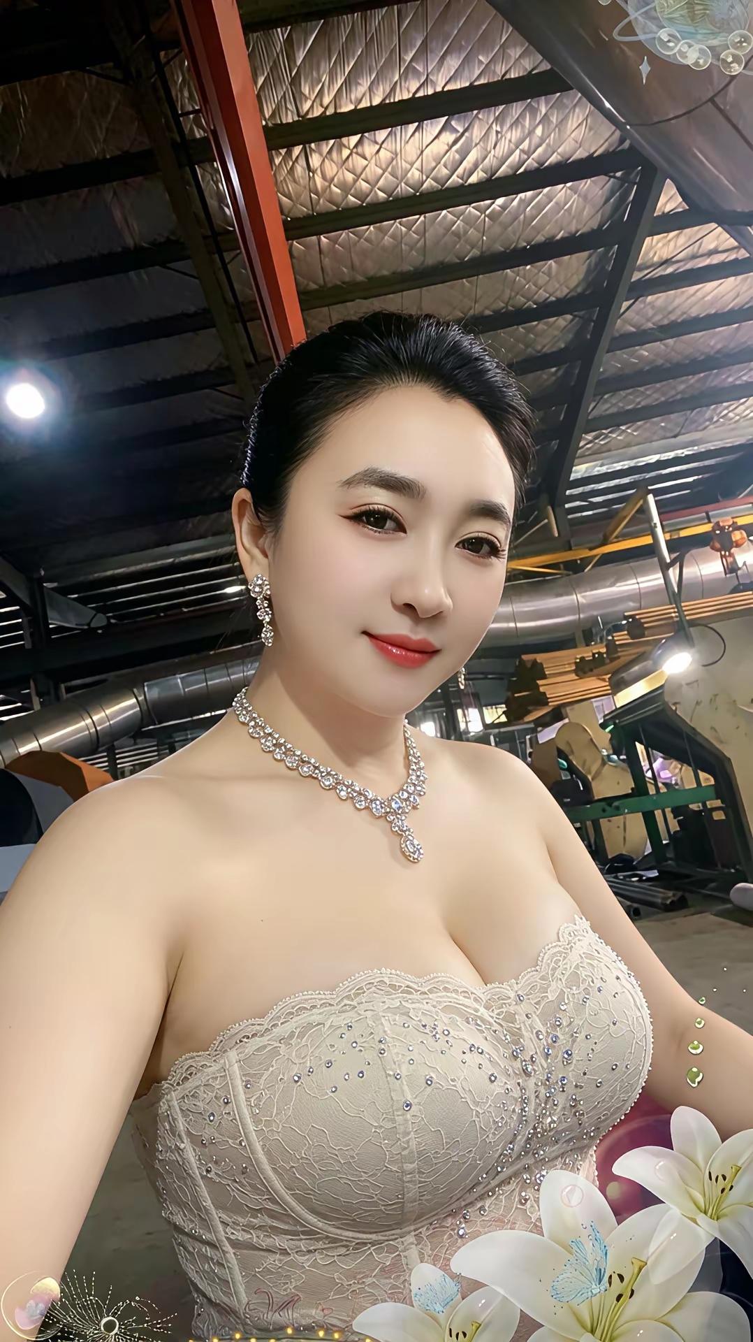 腿粗臀大的女人，天生自带好福气，千万别再盲目减肥了
 
如今太多女人被畸形审美困