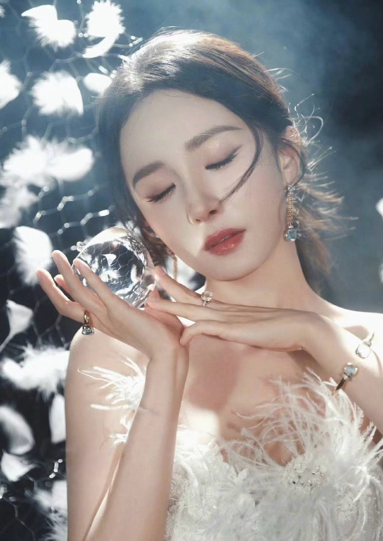 杨幂、刘诗诗的工作室精修图，谁更美？ 