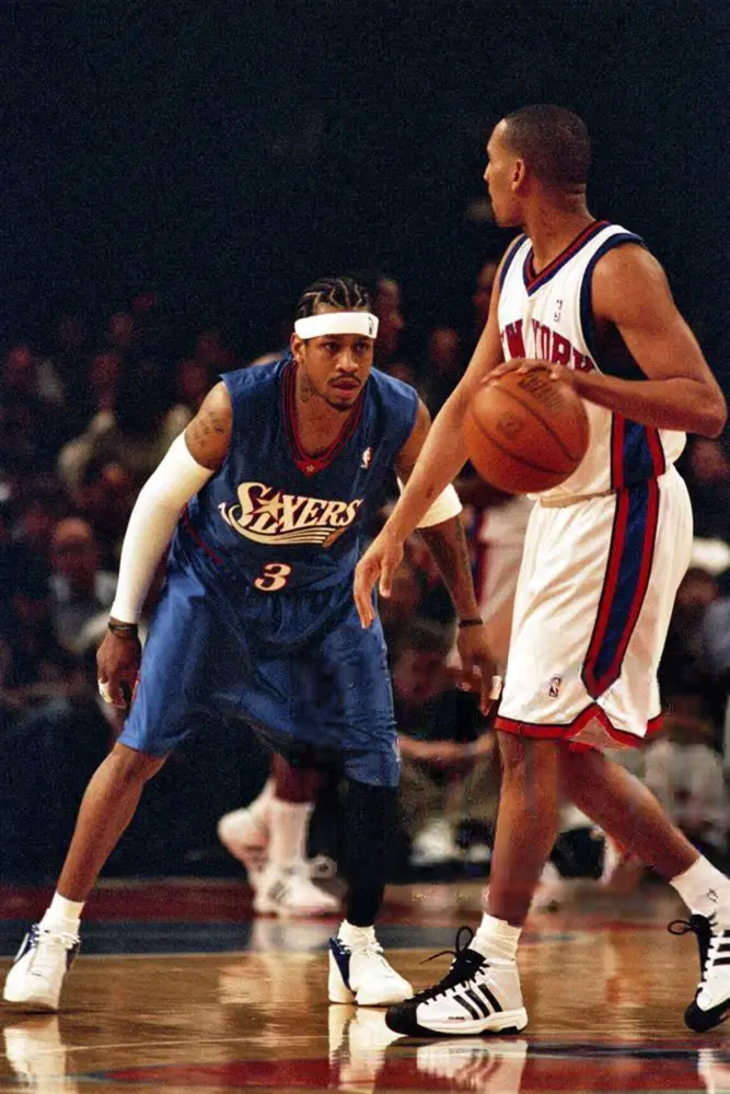 Allen Iverson 穿蓝色76人球衣比较少啊 那么问题来了 什么鞋 ？艾
