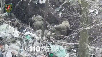 乌军110旅士兵在战壕内击毙两名俄兵
乌克兰第110机械化旅公布最新作战视频，在