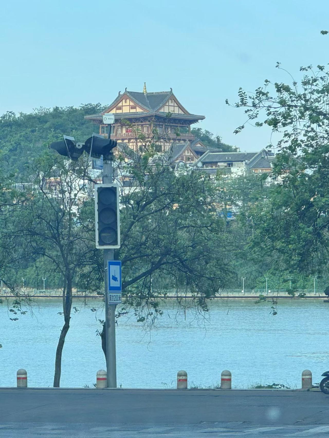 要说中国历史上最卓越的人物，沈括和诸葛亮都堪称代表。
沈括是被严重低估的千古奇才