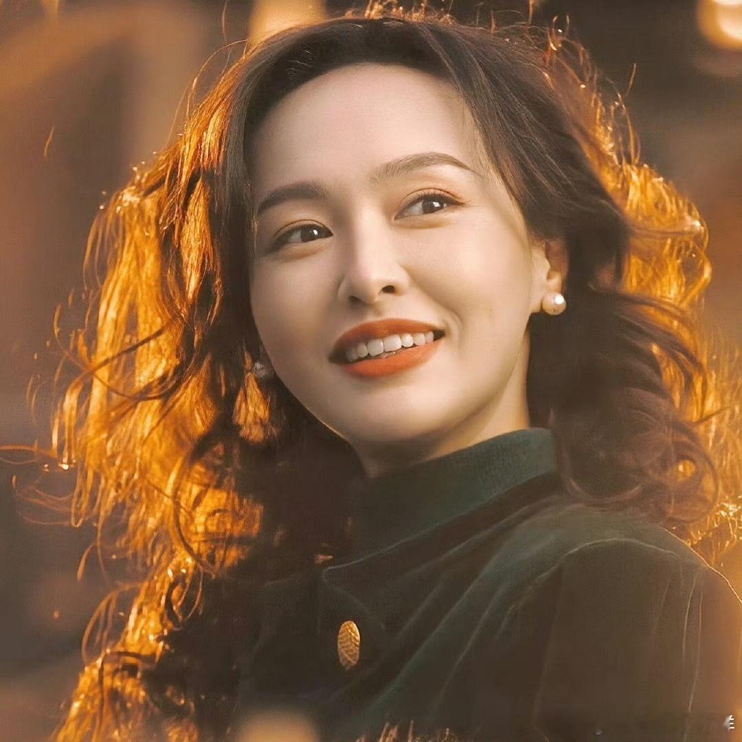 我从未见过这样的唐嫣 她的演绎仿佛将我们带入一个全新的世界，那种温柔中透出的坚韧