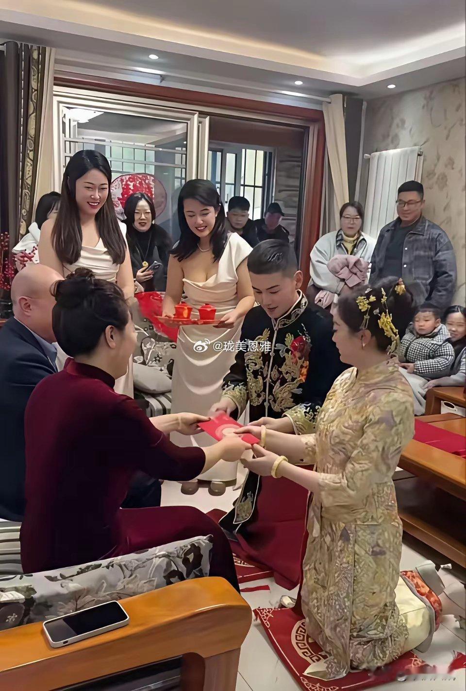 请伴娘还需谨慎啊，这明显是砸场子的！ ​​​