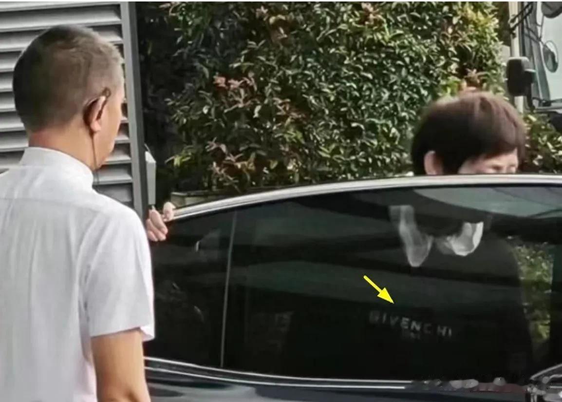 10月下旬，王灏儿现身南靖牛首山，受到网友热捧，随即引发热议。王灏儿与加拿大灵岩