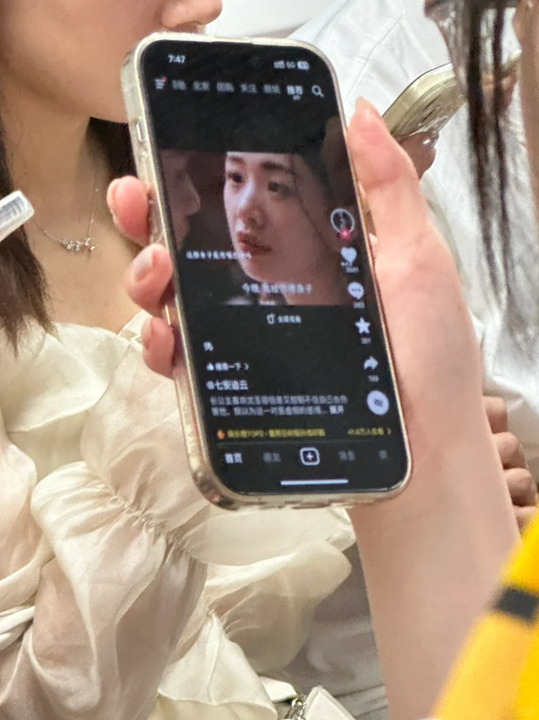 墨雨云间你是真的火了，地铁上都有人刷