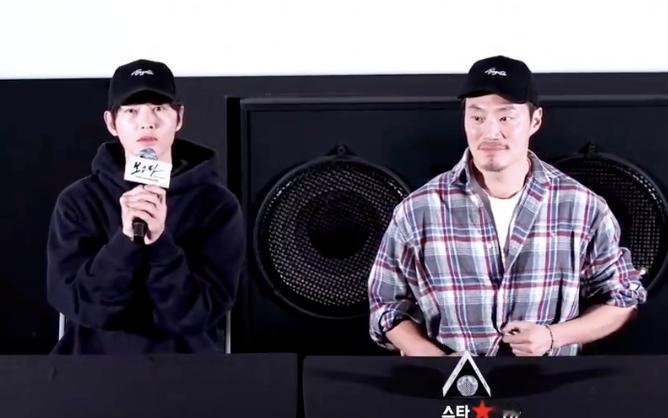 宋仲基因为电影票房扑街哭了！

他在路演的时候说到，看到电影院停车场里空空如也，