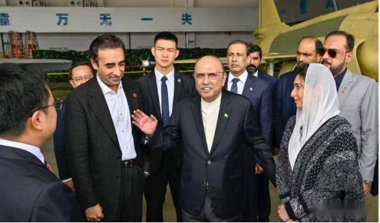 4月25日，根据巴基斯坦官方刚刚发布的消息，巴基斯坦总统扎尔达里将于4月25日至