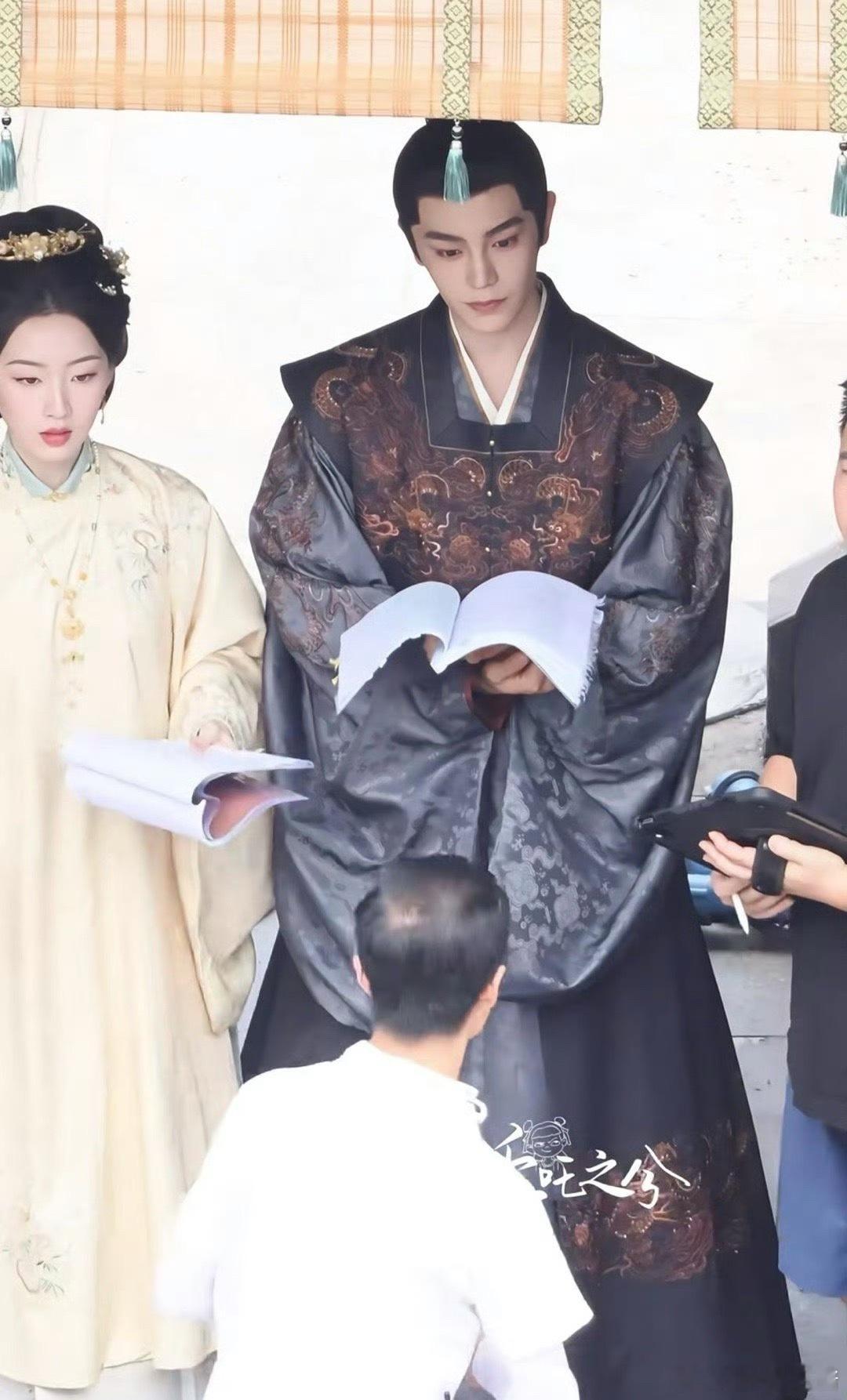 丁禹兮、邓恩熙《花开锦绣》路透，看起来有cp感吗 ​​​