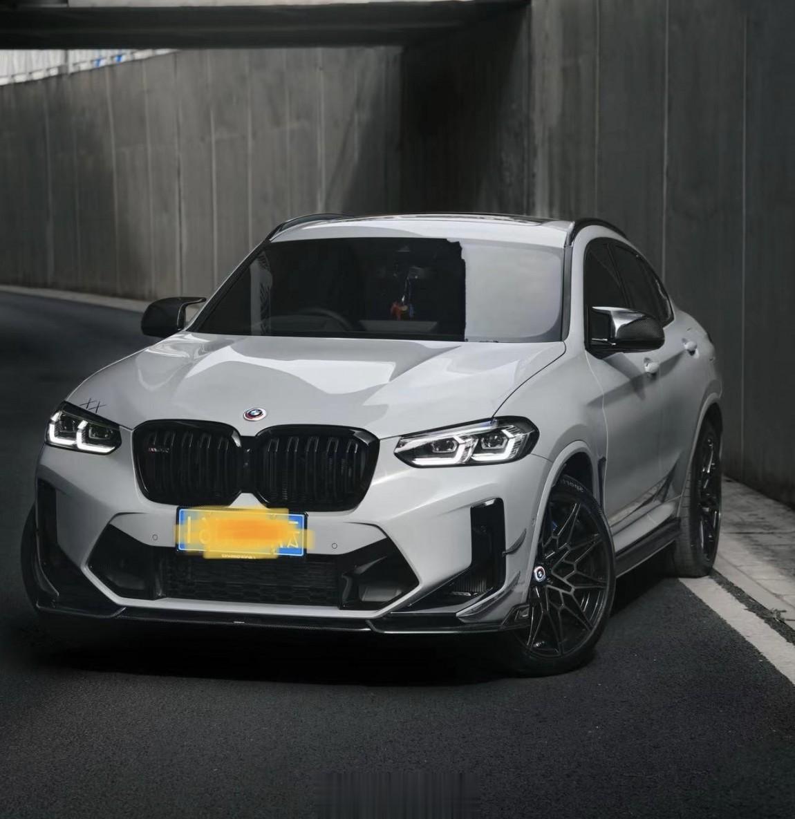 宝马 X4M 50周年 准新车布鲁克林灰/萨基尔橙内饰选配了尾翼，座椅通风和液晶