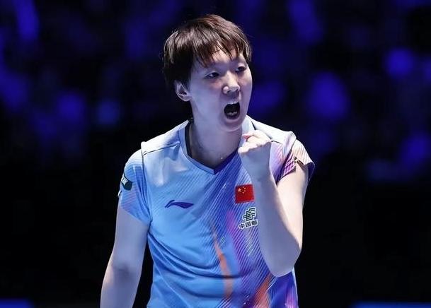 澳门世界杯，王曼昱4-0横扫伊藤美诚，打得对手毫无还手之力，第一局0-6落后还强