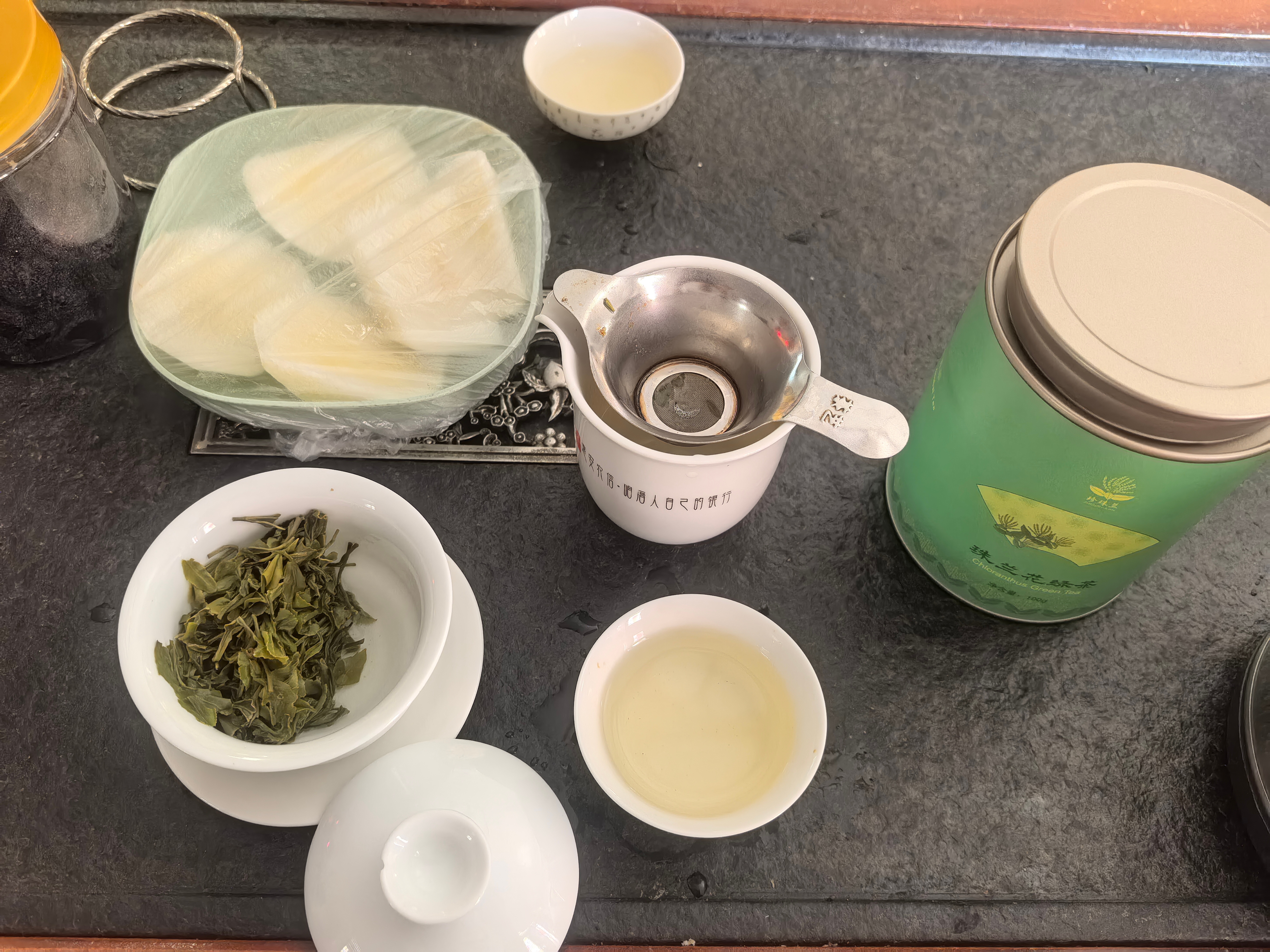 试了下珠兰花绿茶，还有点抹茶味道～ 