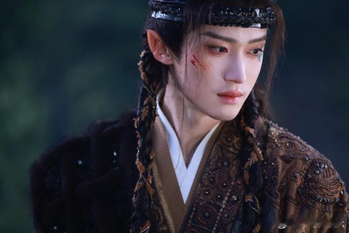 闫桉角色分析ppt月鳞绮纪福利拉满！闫桉一人拿捏多重角色跨度，亲手制作角色分析P