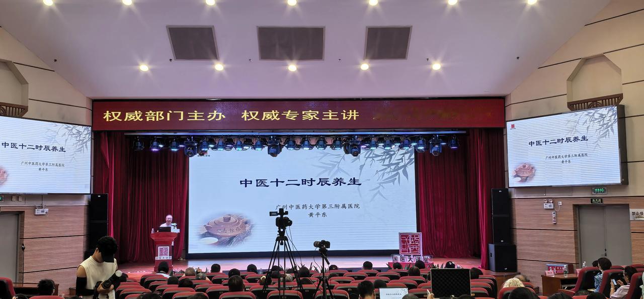 问答题：为什么现在广州街头的凉茶铺少了很多？
答：主要是需求大幅减少。八九十年代