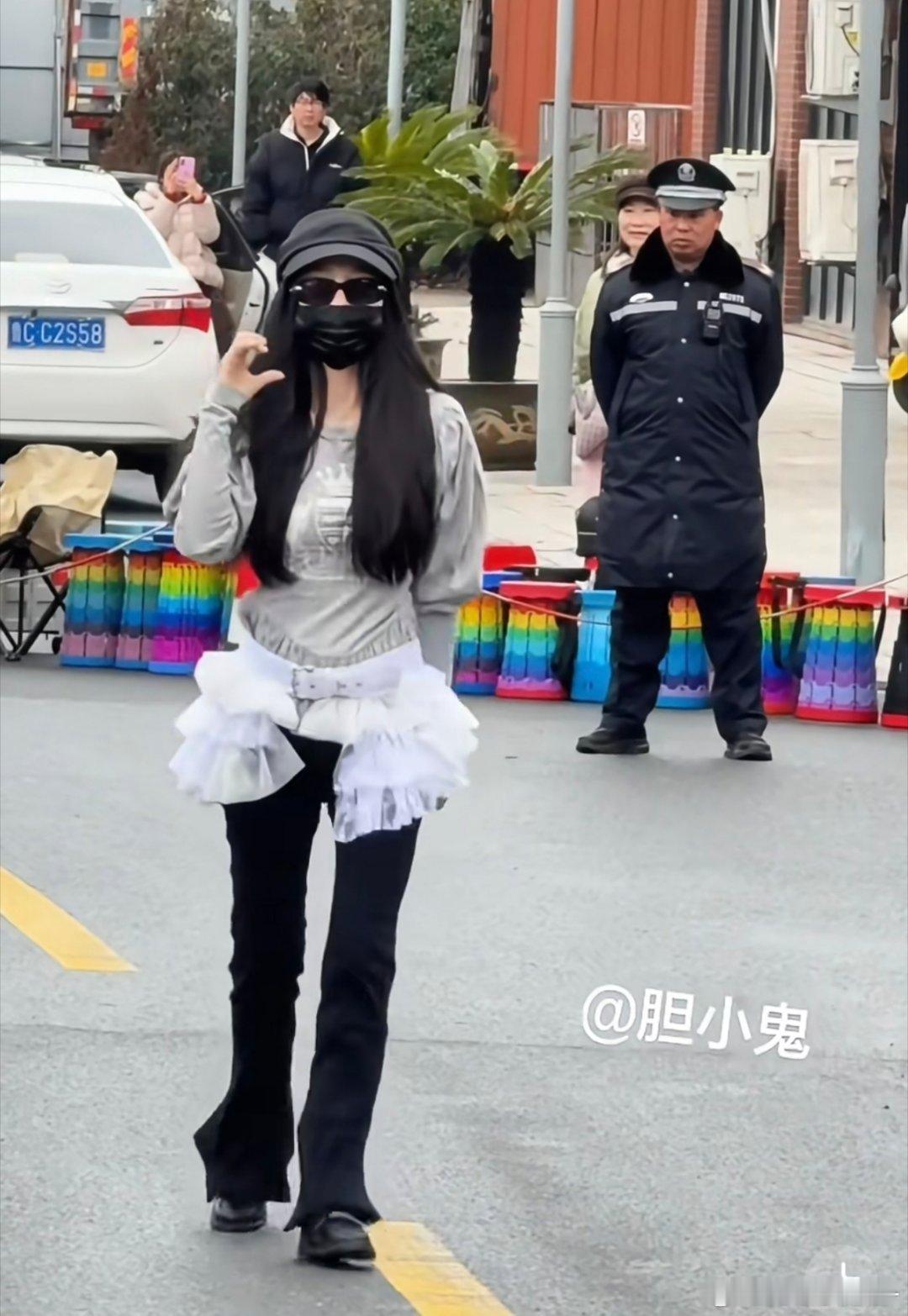 虞书欣这是什么雷霆穿搭 