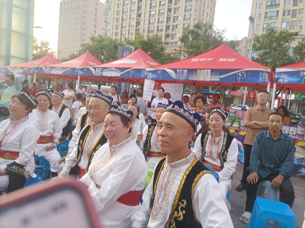 【夏之韵·爱都流向了不缺爱的人】情感美文
阳光开朗、明媚自信的人，谁都喜欢。
所