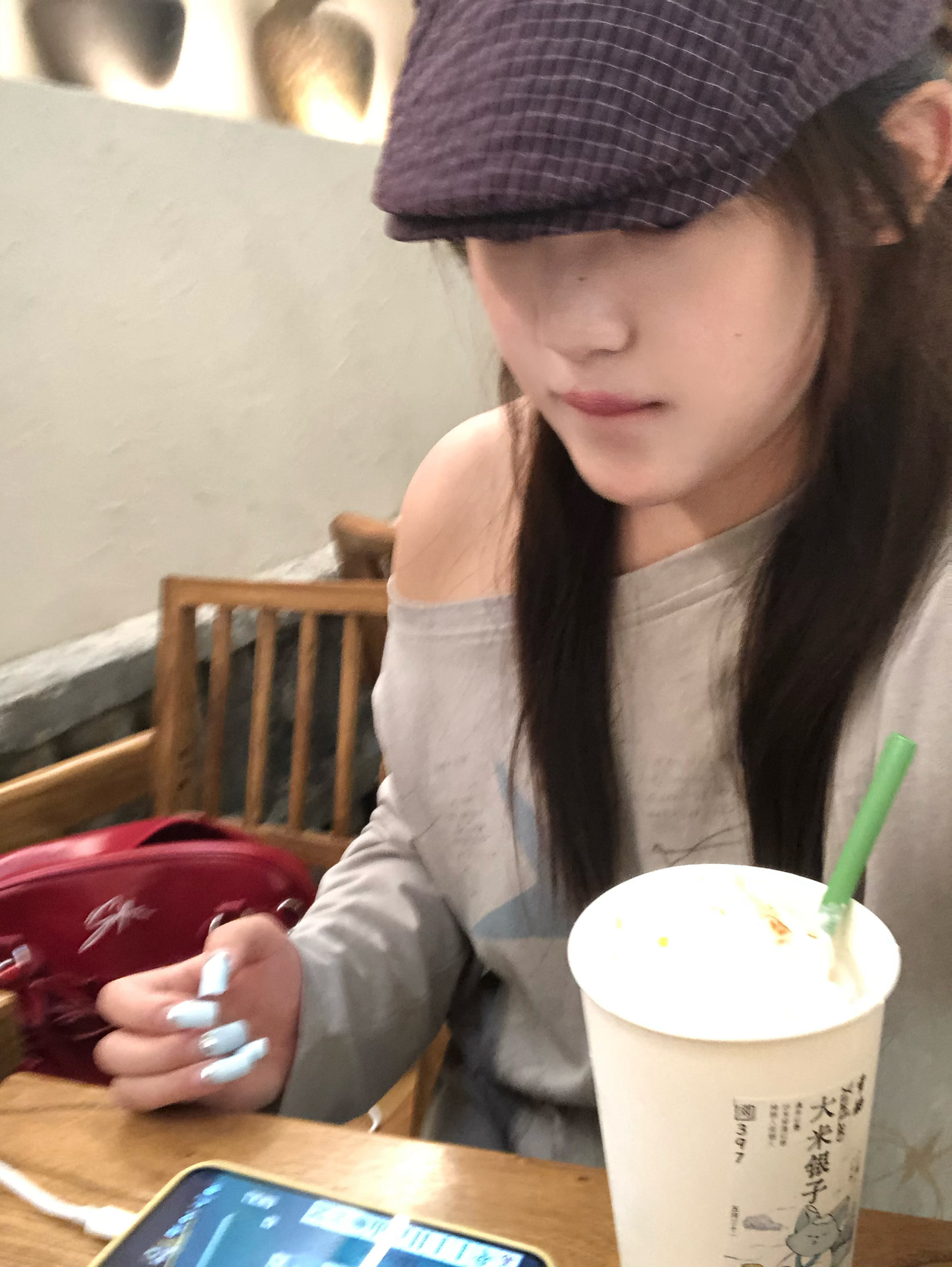 急着打麻将又要自拍就这样子狡猾 