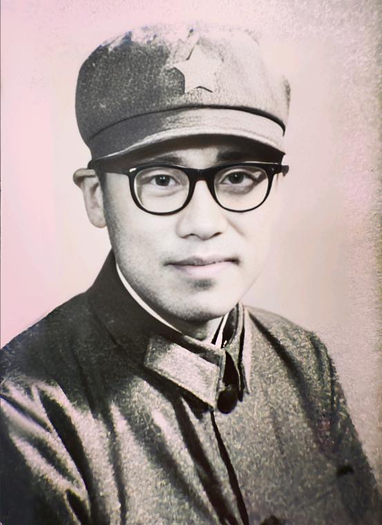 1950年，解放军连长转业回家，可在登上火车的时候，他却发现一个衣衫褴褛的女乞丐