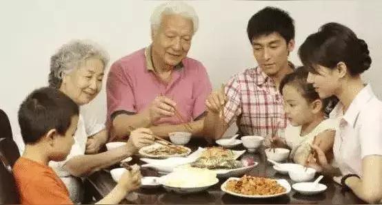 人老了，既要靠子女，也要靠钱，子女和金钱缺一不可。当然有的也靠老公，比方说自己没