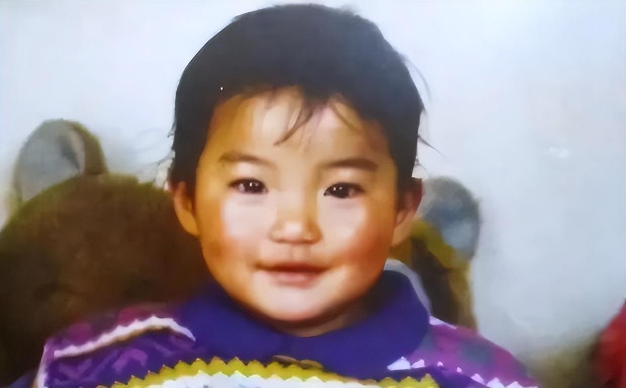不丹国王婚内出轨，王后竟然连生三胎，背后到底有何隐情？
不丹国王凯萨尔和王后佩玛