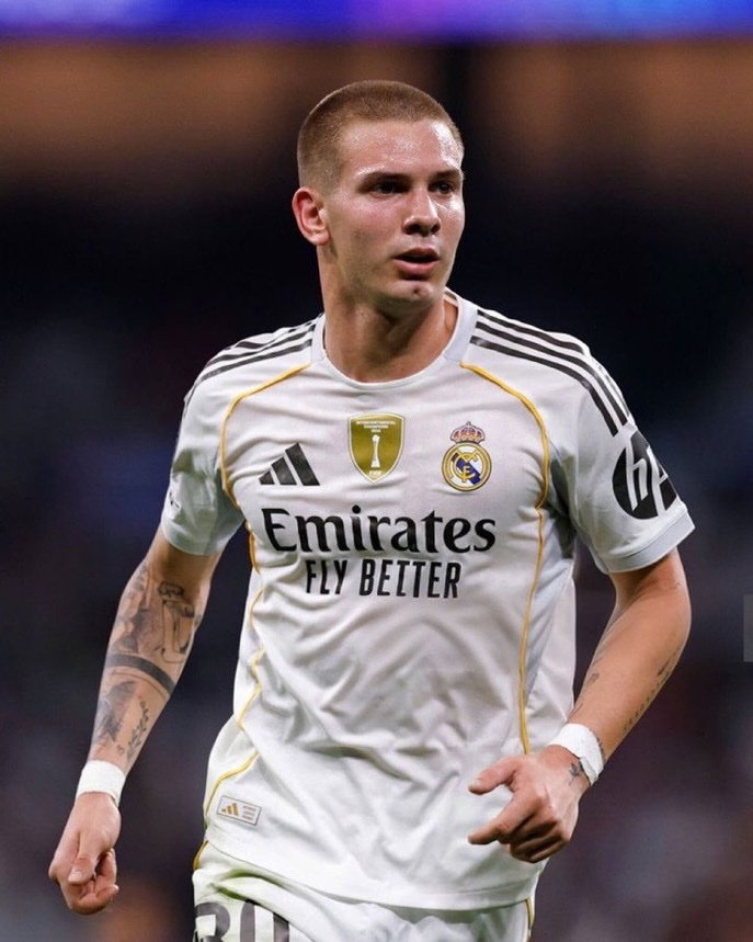 马斯坦托诺不会接受耻骨痛的手术治疗，因为手术没有帮助。康复治疗侧重于物理疗法、平