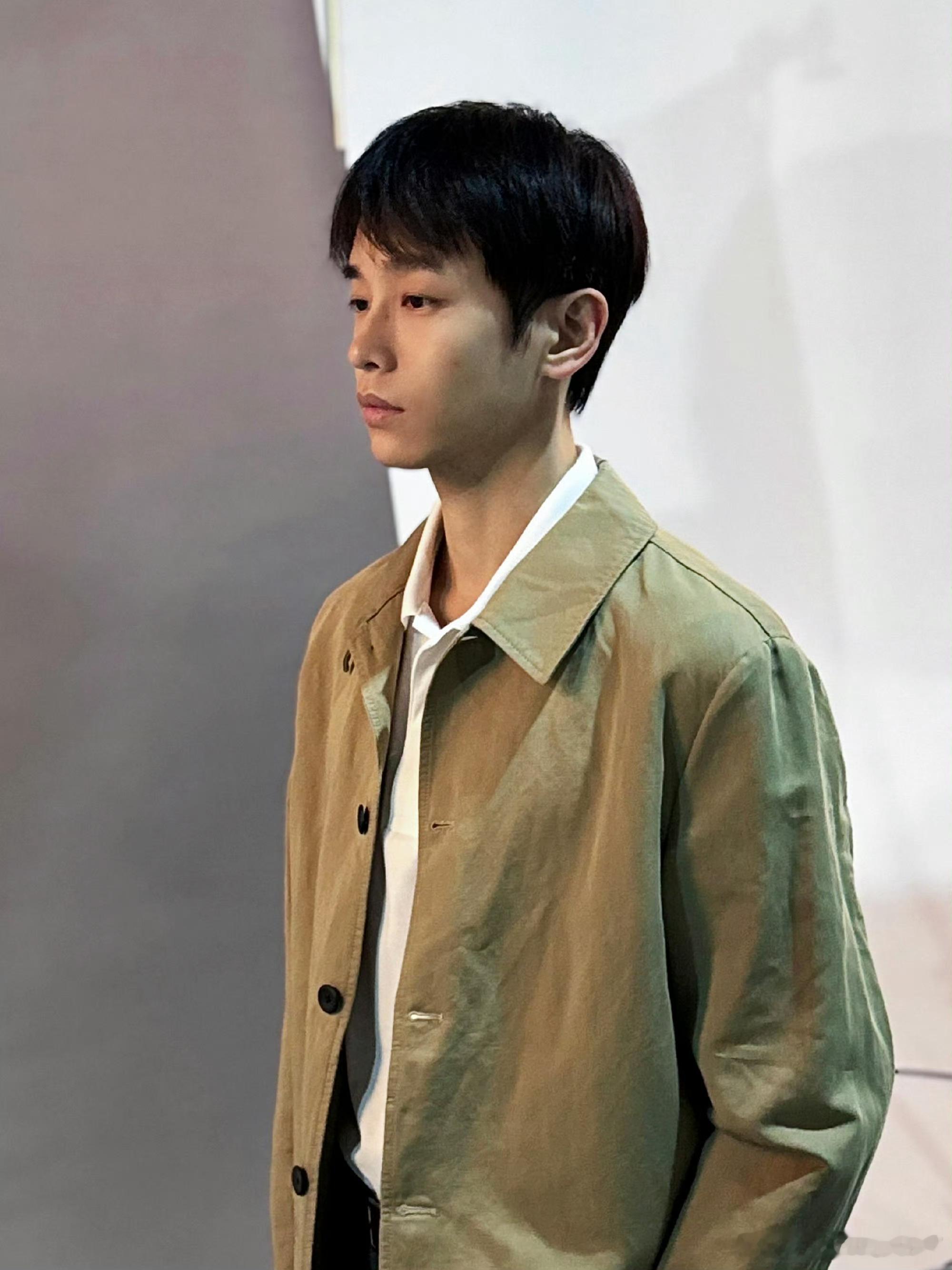 彭昱畅交锋太期待彭昱畅饰演的春晓了！一改往日形象，演绎国安新锐又飒又亮眼，眼神里