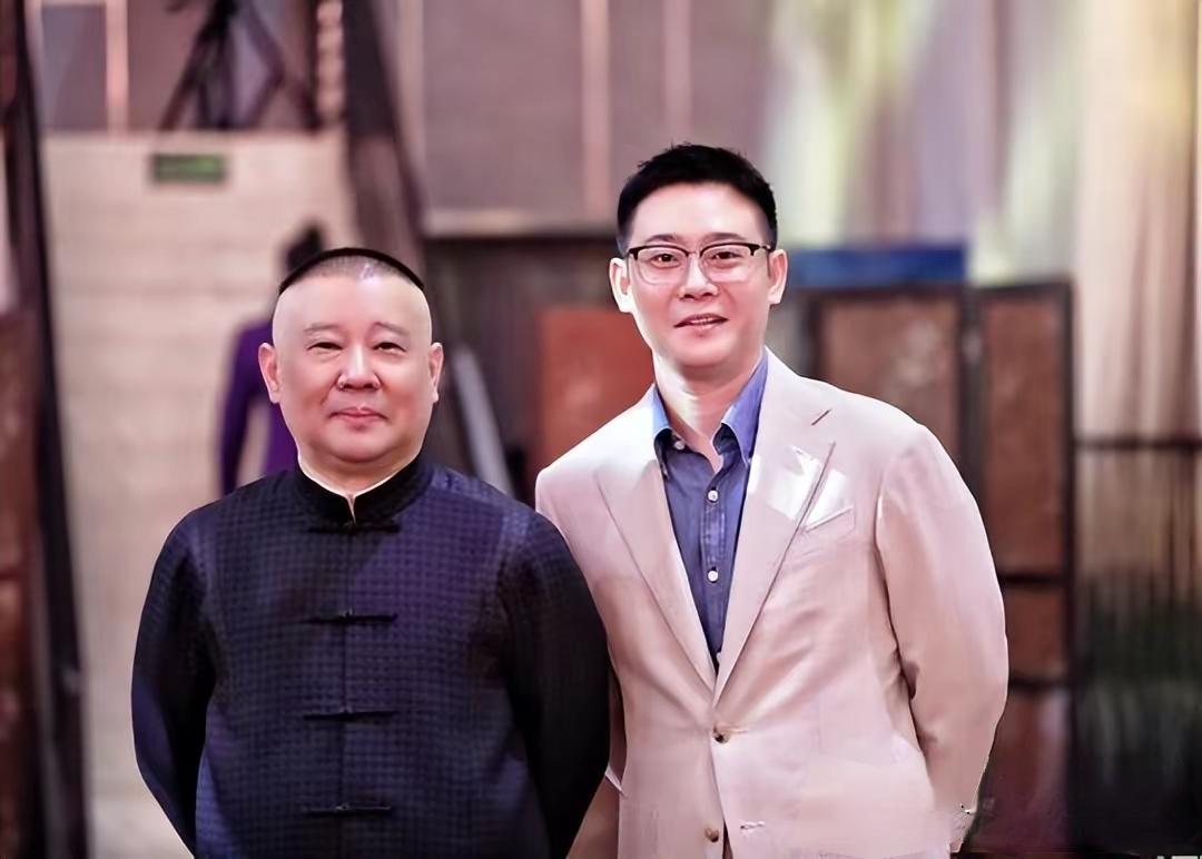 一次，栾云平开车送郭德纲从石景山回大兴，路上郭德纲闭目休息，然而当他睁眼时，天安