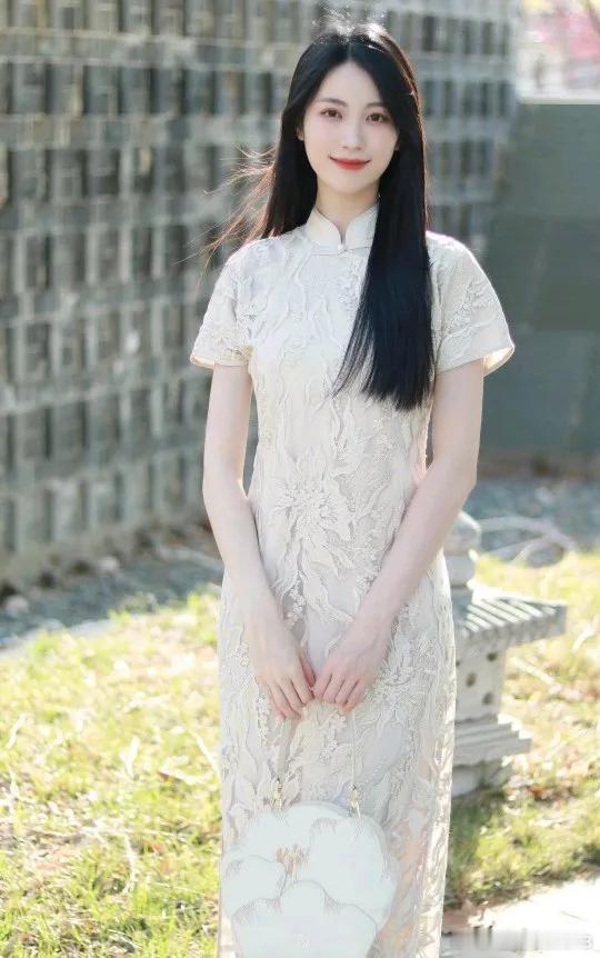 白衣飘飘欲仙 