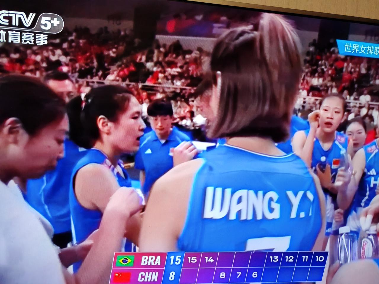 6月20号世界女排联赛土耳其站的比赛，中国女排对阵巴西女排。中国女排24：26，