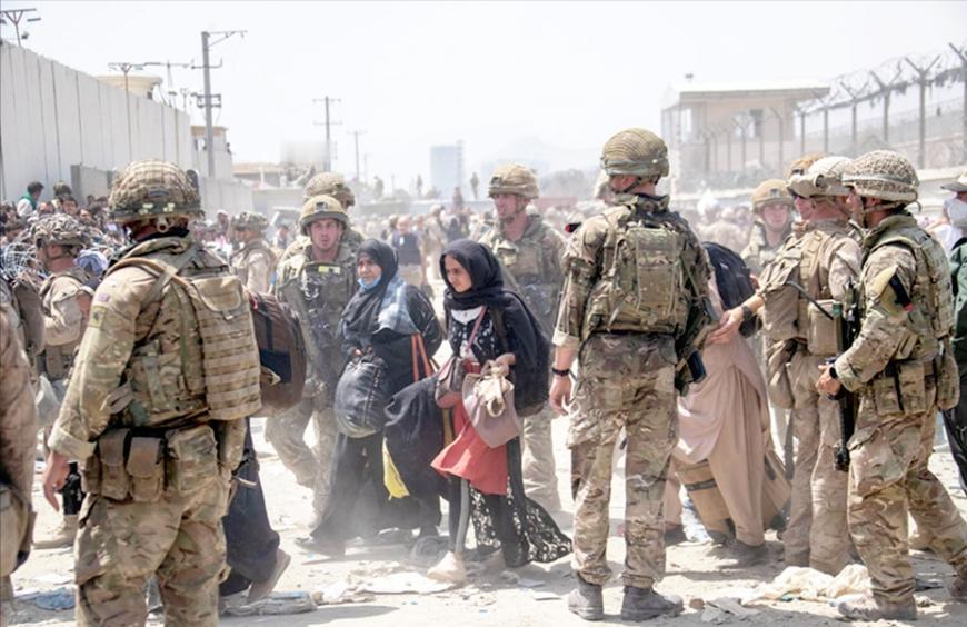 美军要卷铺盖滚离开叙利亚了？美军在叙利亚赖了十多年，攥着人家的油气肥肉不肯放，现