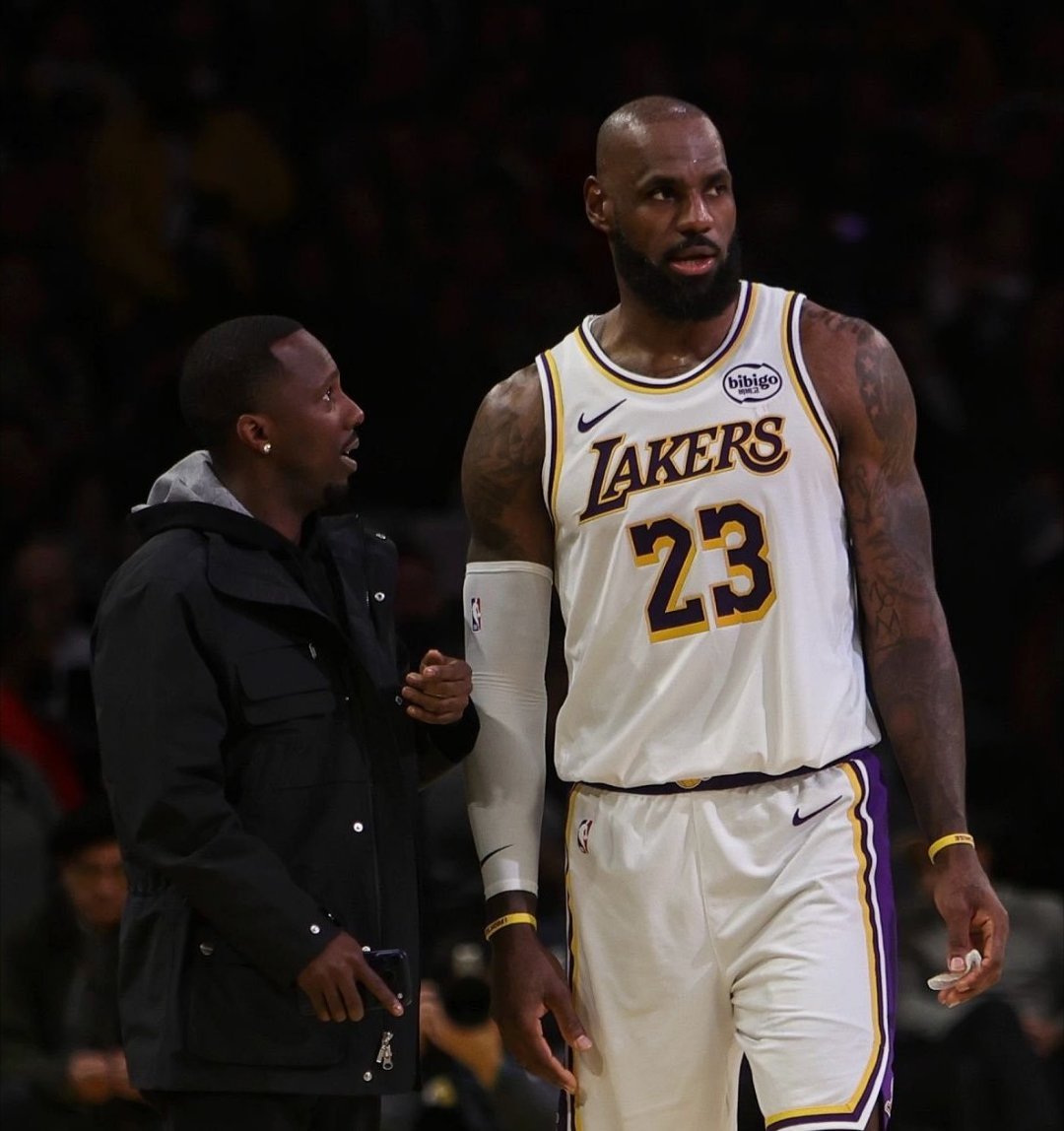 NBA据ESPN报道，詹姆斯已在续约谈判中向湖人队提出了明确的硬性要求，划定续约