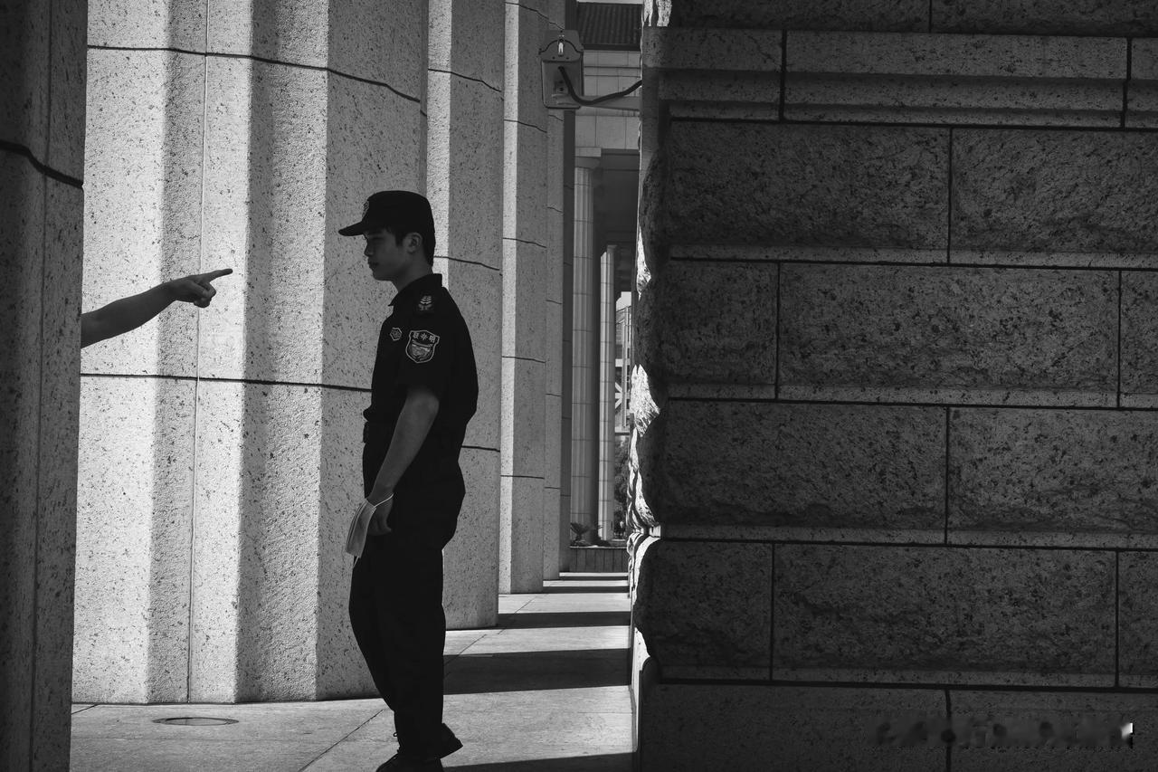 这是最新街拍小电影里的部分照片，有兴趣猜猜我自己最喜欢哪张么？[吃瓜群众]没看过
