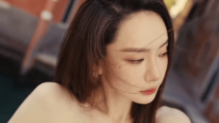 戚薇好像法国电影女主角戚薇上次来威尼斯lucky还小小的戚薇好像法国电影女主角，