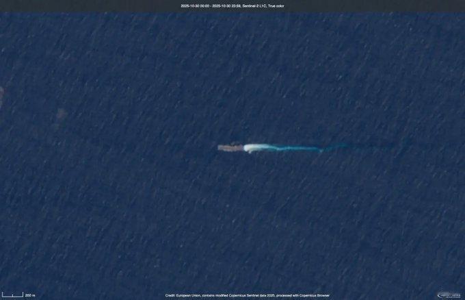 突发新闻——欧洲航天局“哨兵2号”卫星图像显示，美国军舰已部署到位，准备对委内瑞