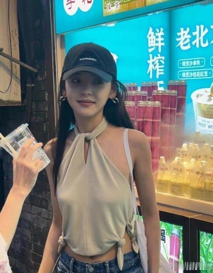 章若楠为啥穿自己家常的衣服更好看？ 