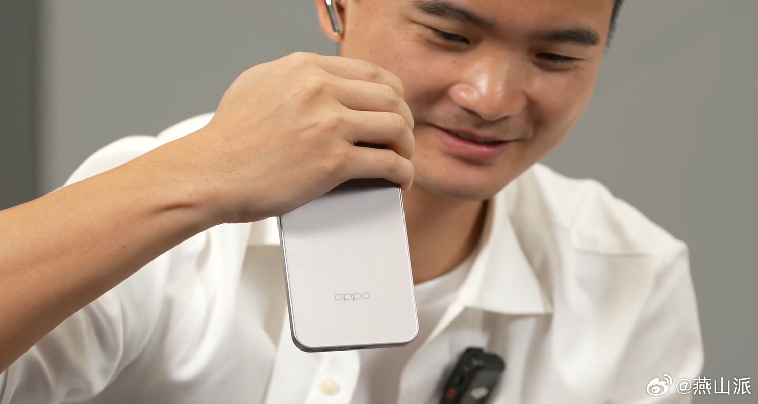 昨晚，和全程陪跑iPhone17系列发布会，但细节的我发现，他两在直播中透露了不