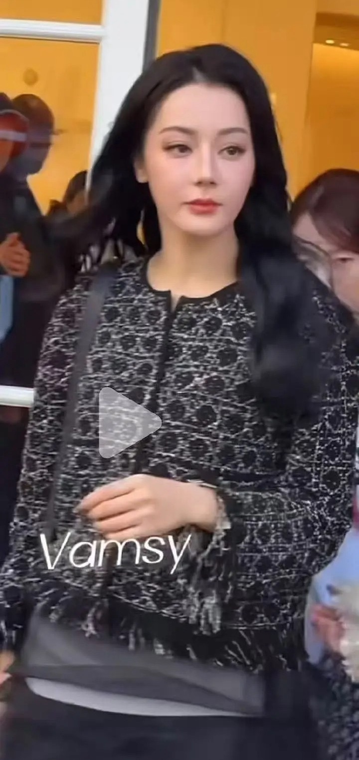 现在的迪丽热巴没以前好看了 ​​​