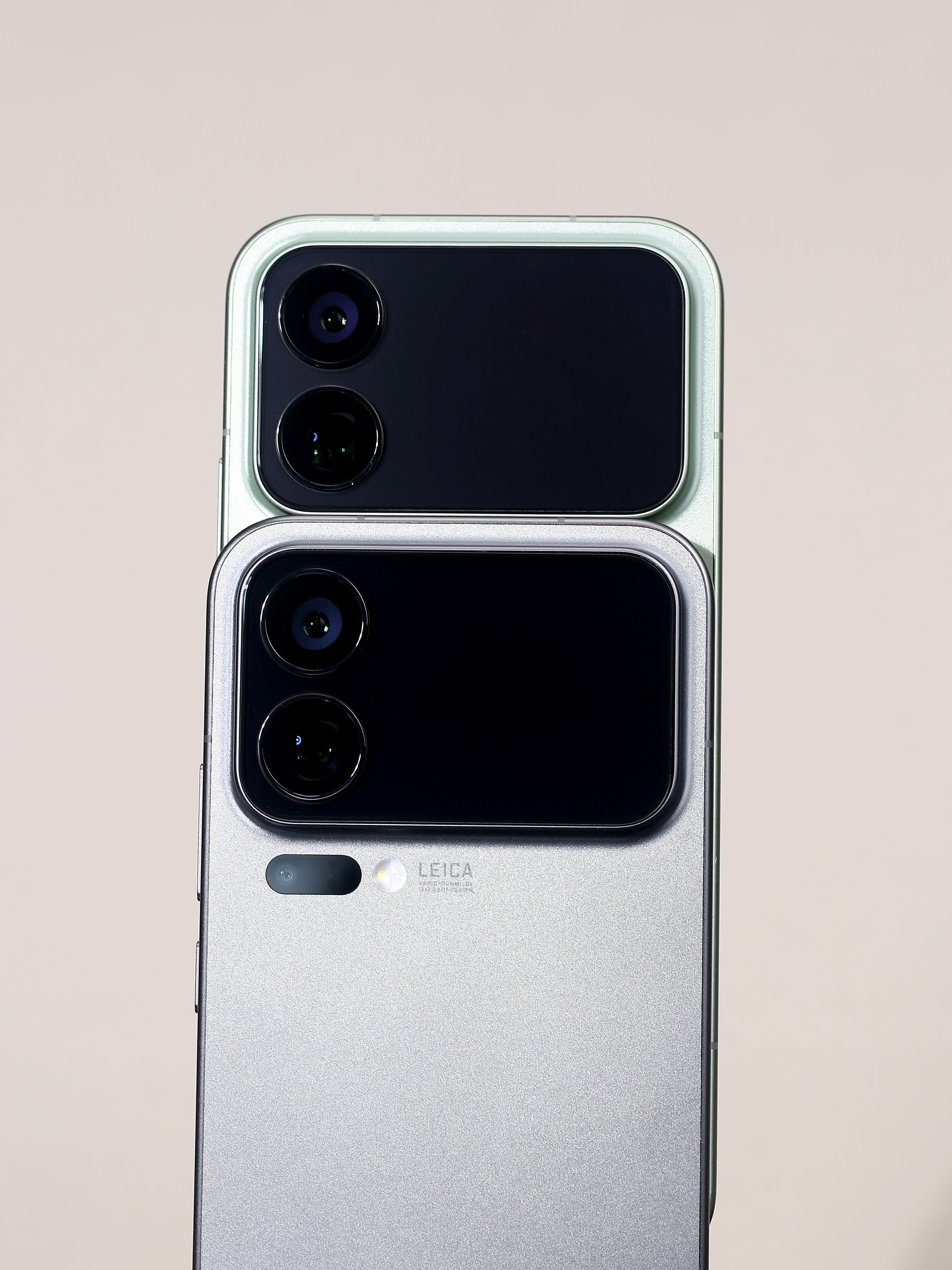 小米17Pro/17ProMax 背屏 AR 膜明天中午12点上架。图中上面那个