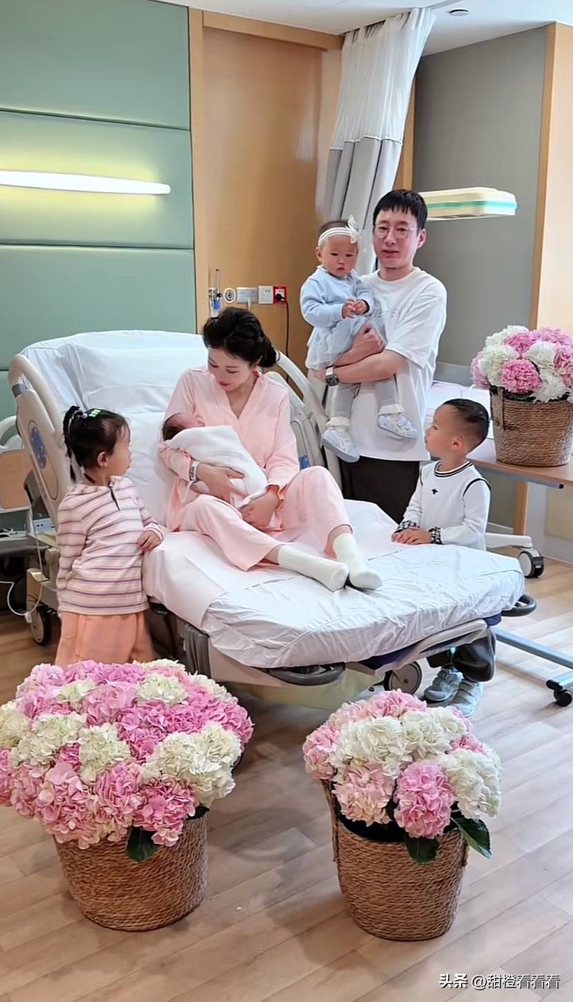 宋玉希一家六口的全家福出来了！
宋玉希产后第三天，姐姐哥哥们都来看弟弟了，看着这