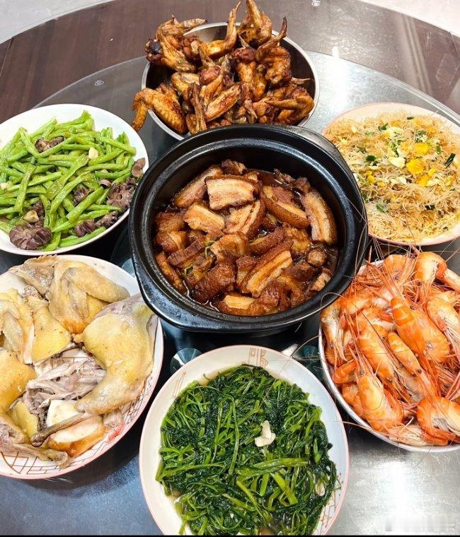 端午家宴：广东宴席向来无鸡不成席，今天的罗氏虾非常鲜甜！祝大家端午节快乐