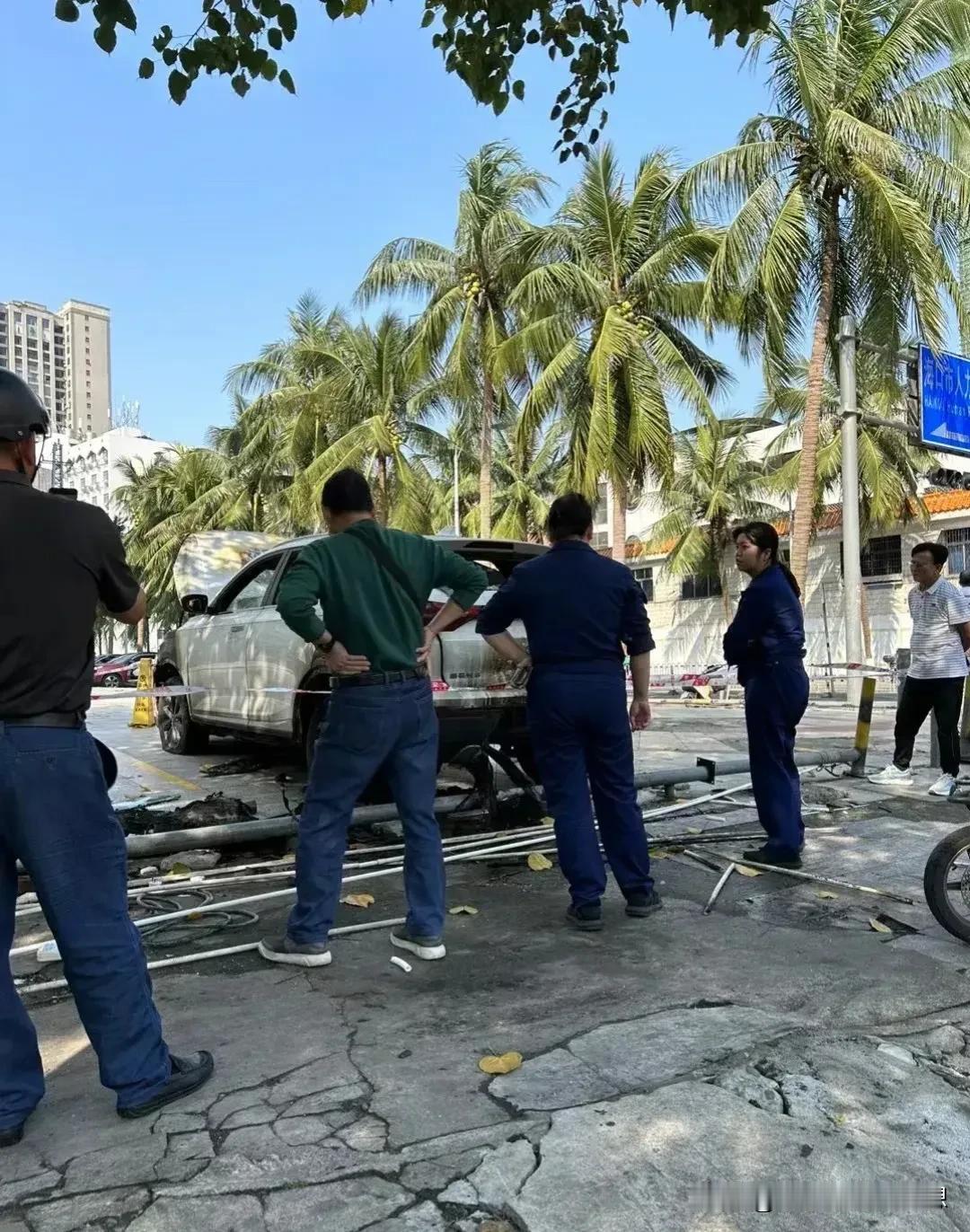 真的不能怪渡轮公司对新能源汽车进行区别对待！今天早晨，海南海口的一部新能源汽车无